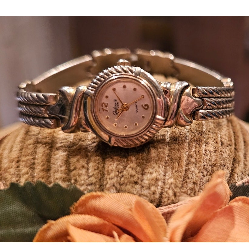 Vintage Galaxie By Elgin Ladies Quartz Watch